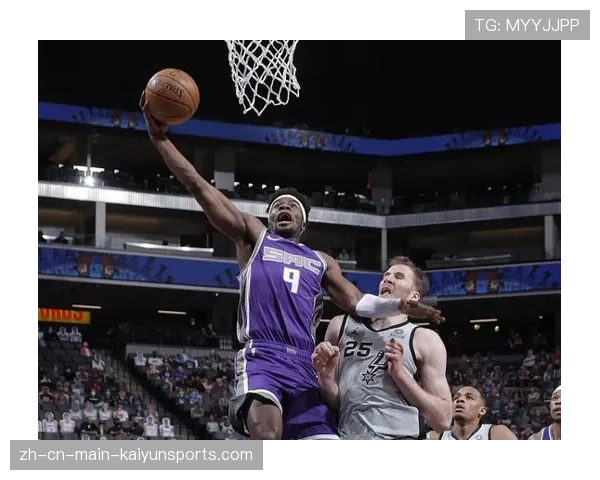 国王进攻火力全开但防守松散 对攻大战中难以控制节奏 国王进攻火力全开但防守松散 对攻大战中难以控制节奏